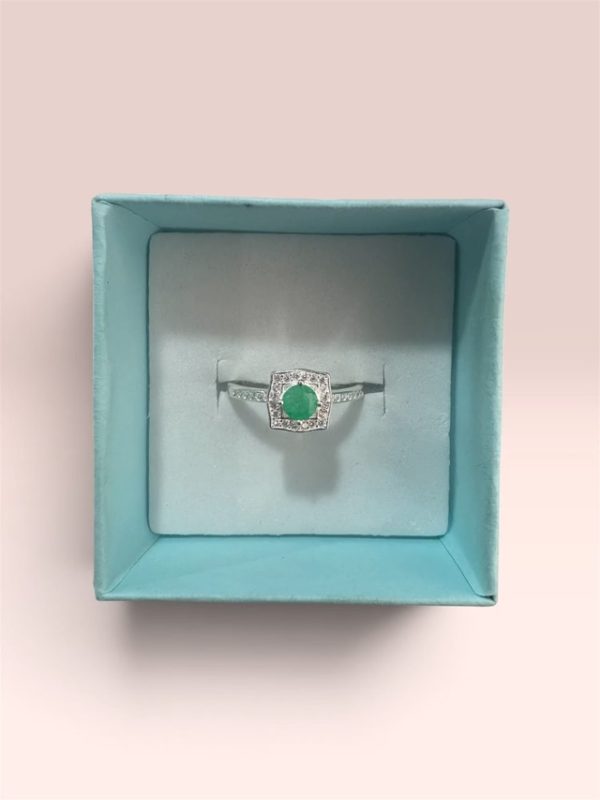 ANILLO CUADRADO CON ESMERALDA NATURAL