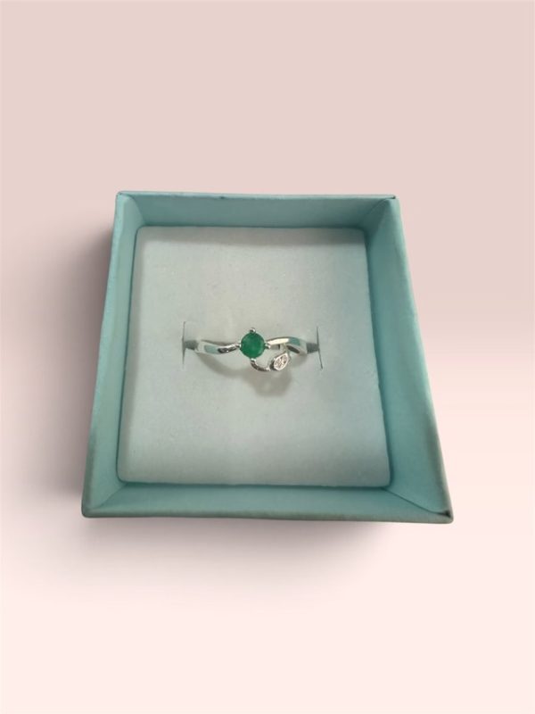 ANILLO ROSA CON ESMERALDA NATURAL