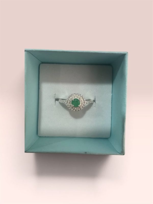 ANILLO GIRASOL CON ESMERALDA NATURAL